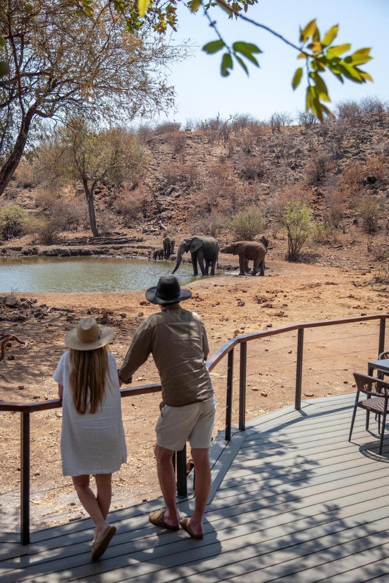 Tuningi Safari Lodge Reserva de Madikwe Exterior foto
