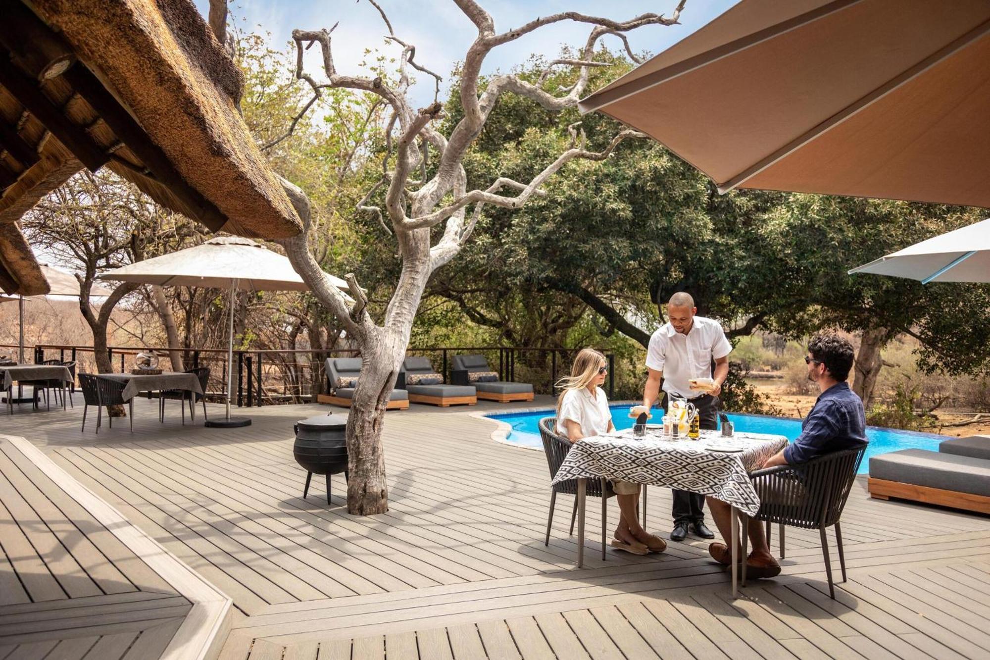 Tuningi Safari Lodge Reserva de Madikwe Exterior foto