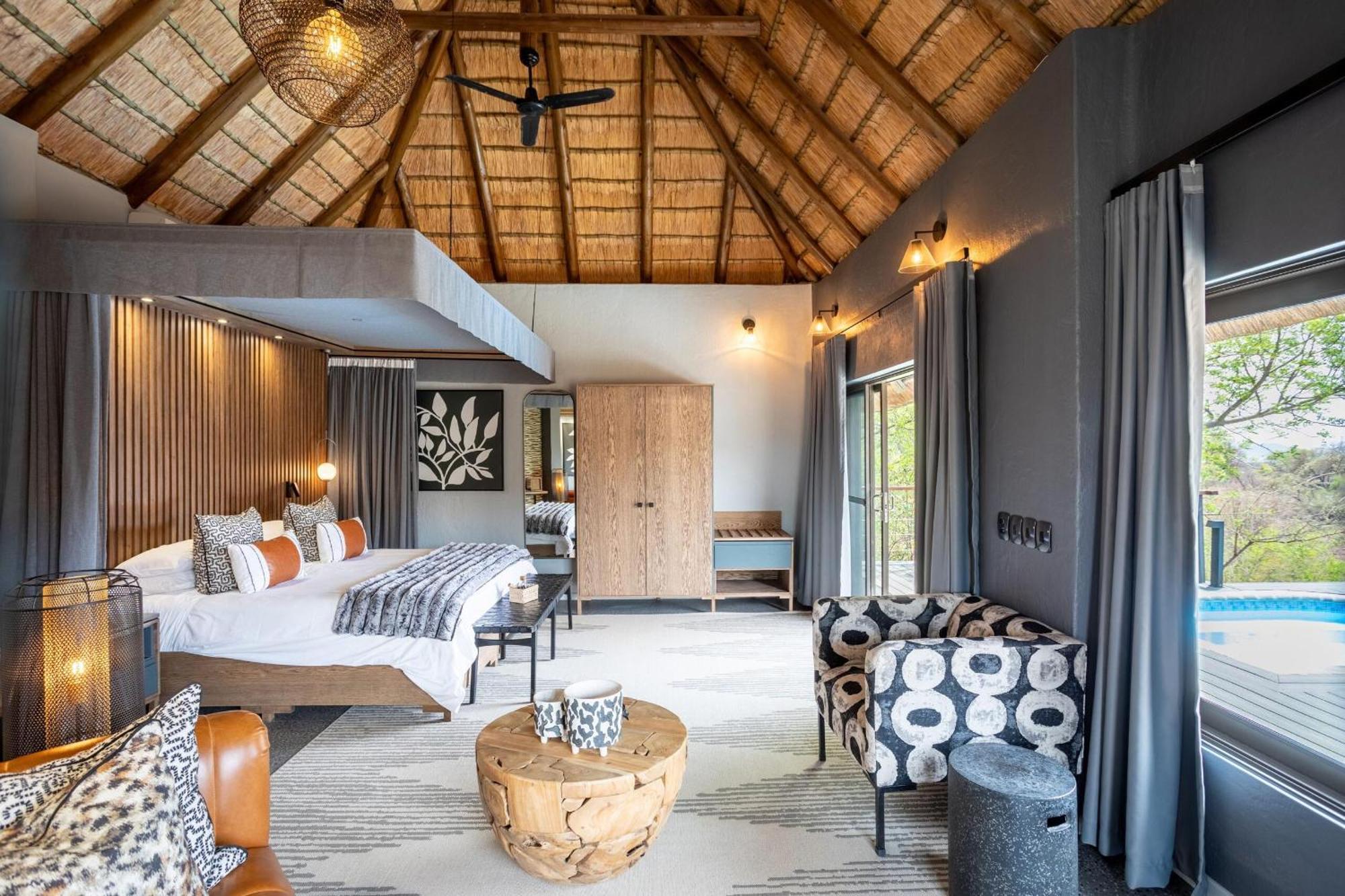 Tuningi Safari Lodge Reserva de Madikwe Exterior foto